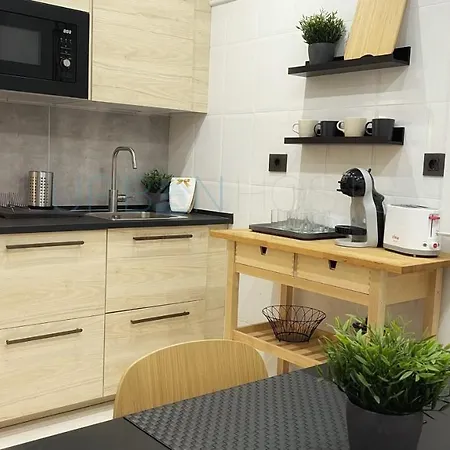 Apartamento Vivienda Turística Urbana En Santuchu, Cómoda, Funcional Y Con Parking *